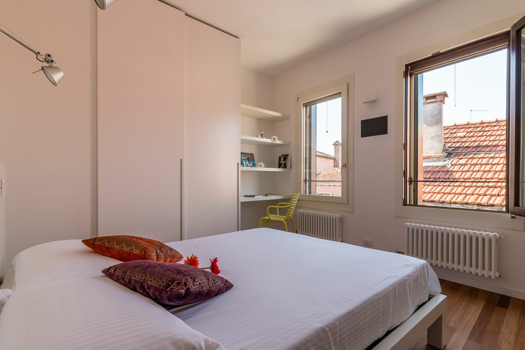 20 Windows On Apartamento Venecia